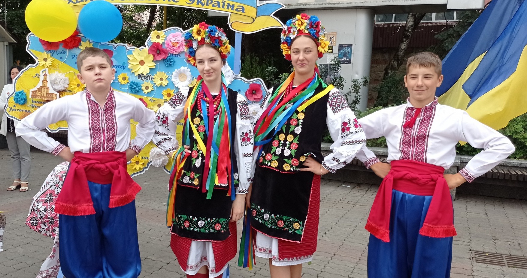 ЛІТЕРАТУРНО-МИСТЕЦЬКА ПРОГРАМА «ВИЩЕ УКРАЇНИ – ТІЛЬКИ НЕБО»