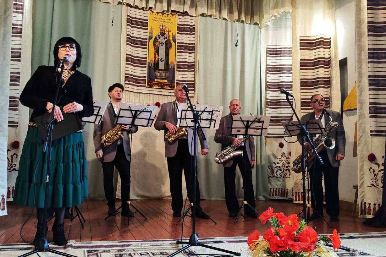 МУНІЦИПАЛЬНІ КОЛЕКТИВИ ВИСТУПИЛИ У МИКИТИНЦЯХ