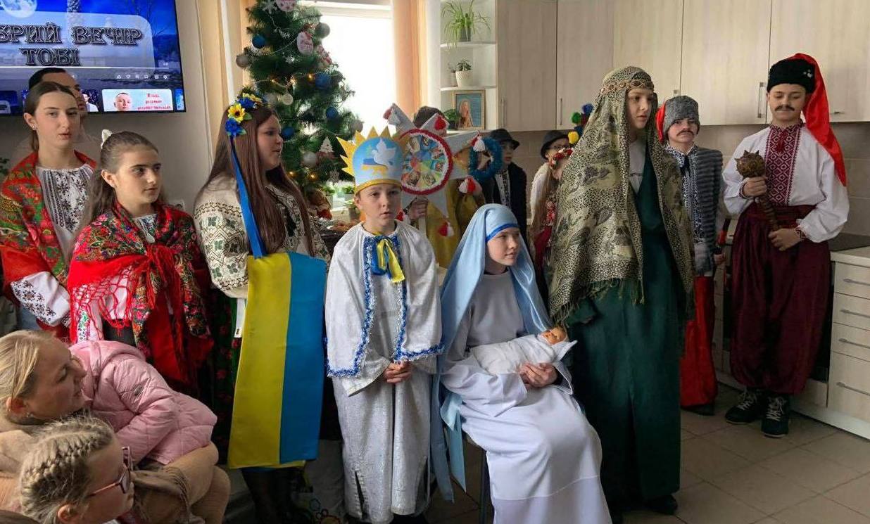 БРАТКІВЧАНИ ВІДВІДАЛИ З КОЛЯДОЮ ЦЕНТР СОЦІАЛЬНОЇ ПІДТРИМКИ