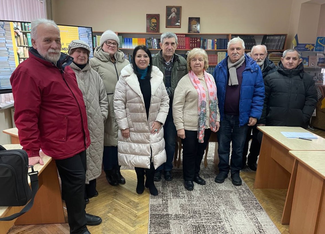 КРУГЛИЙ СТІЛ "ПИСЬМЕННИКИ І БІБЛІОТЕКАРІ" ВІДБУВСЯ У ЧИТАЛЬНОМУ ЗАЛІ