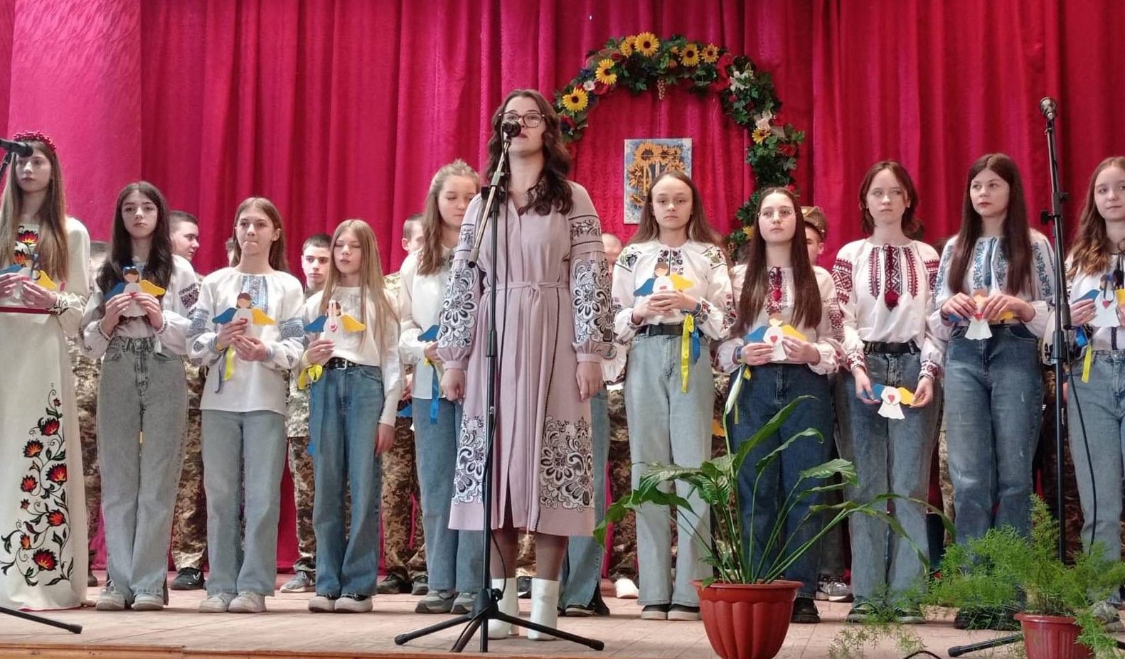 ЗАХІД, ПРИУРОЧЕНИЙ ДНЮ СОБОРНОСТІ УКРАЇНИ, ВІДБУВСЯ У БУДИНКУ КУЛЬТУРИ С. ПІДПЕЧЕРИ