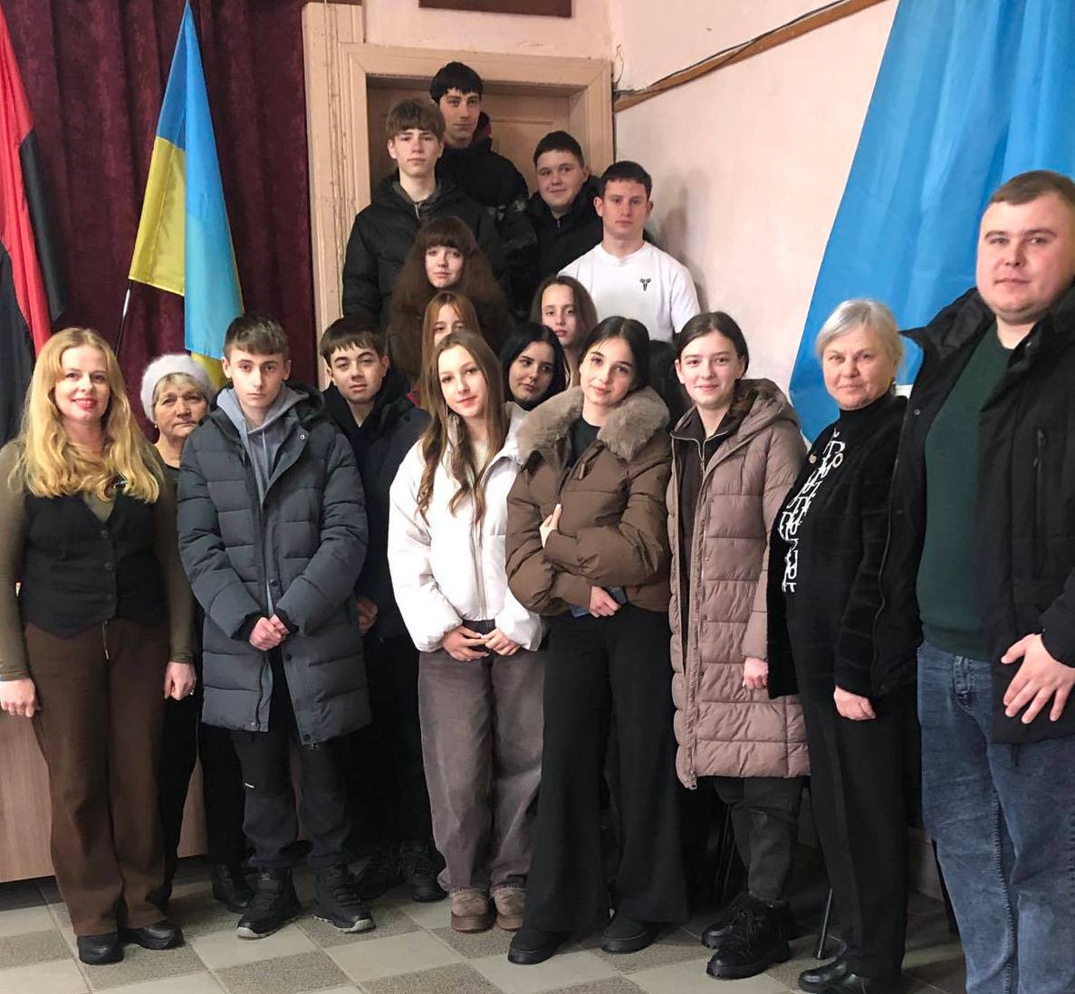 ДЛЯ ВИХОВАНЦІВ ЧЕРНІЇВСЬКОГО ЛІЦЕЮ ПРОВЕЛИ ГОДИНУ МУЖНОСТІ, ПРИСВЯЧЕНУ ГЕРОЯМ КРУТ