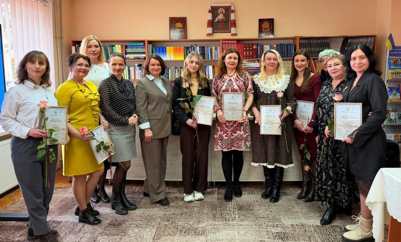 ДО ДНЯ ПИСЬМЕННИКА ОКСАНА САВЧУК ВІДЗНАЧИЛА ПОДЯКАМИ ФРАНКІВСЬКИХ  ПИСЬМЕННИЦЬ