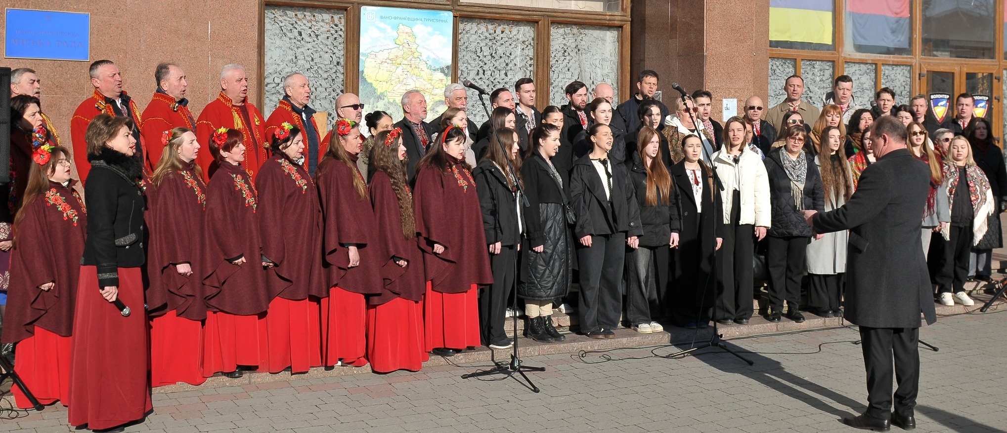 ДО ВІДЗНАЧЕННЯ ДНЯ ДЕРЖАВНОГО ГІМНУ ВІДБУЛОСЯ СПІЛЬНЕ ЙОГО ВИКОНАННЯ НА ПЛОЩІ СОБОРНОСТІ