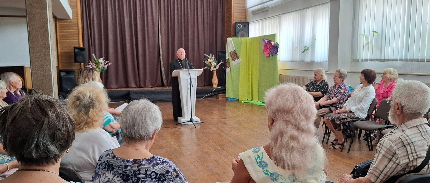 ГОДИНА ДУХОВНОСТІ У МІСЬКОМУ НАРОДНОМУ ДОМІ: РОЗМОВА ПРО ХРИСТИЯНСЬКІ СВЯТА ТА ДУХОВНІ ЦІННОСТІ