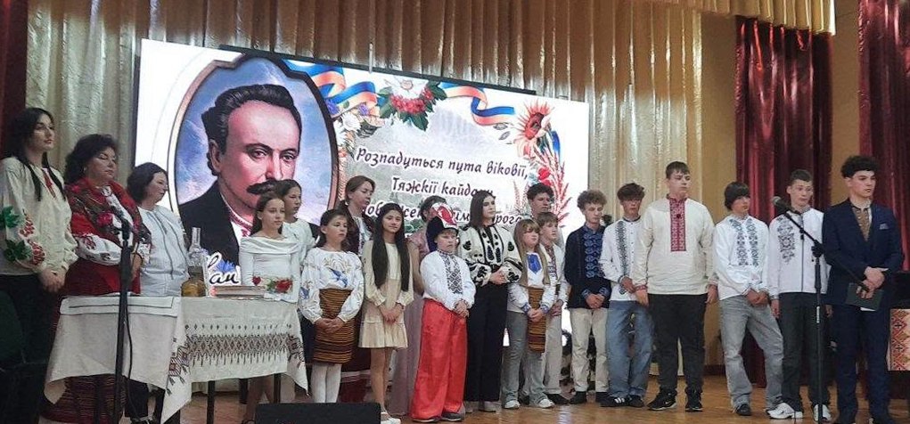 ПОКАЗОВИЙ ЗАХІД БУДИНКУ КУЛЬТУРИ СЕЛА ВОВЧИНЕЦЬ «Я – СИН НАРОДА, ЩО ВГОРУ ЙДЕ…»