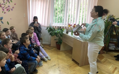 ВІДОМА УКРАЇНСЬКА ПИСЬМЕННИЦЯ ЛЕСЯ КІЧУРА ЗАВІТАЛА У ДИТЯЧУ БІБЛІОТЕКУ