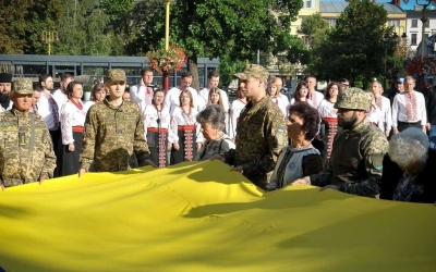 УРОЧИСТЕ ПІДНЯТТЯ ДЕРЖАВНОГО ПРАПОРА У ФРАНКІВСЬКУ
