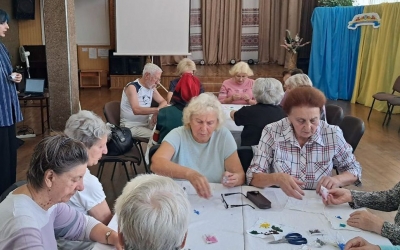 МАЙСТЕР-КЛАС З БІСЕРОПЛЕТІННЯ ВІДБУВСЯ У МІСЬКОМУ НАРОДНОМУ ДОМІ