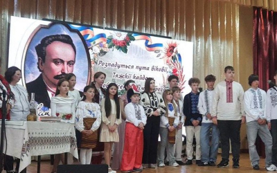 ПОКАЗОВИЙ ЗАХІД БУДИНКУ КУЛЬТУРИ СЕЛА ВОВЧИНЕЦЬ «Я – СИН НАРОДА, ЩО ВГОРУ ЙДЕ…»