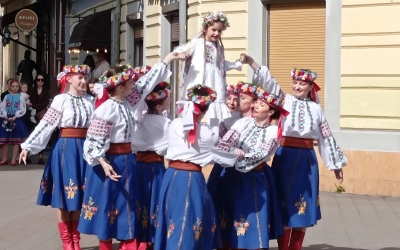 ВІДБУЛИСЬ ТРАДИЦІЙНІ ГАЇВКИ БІЛЯ КАТЕДРИ